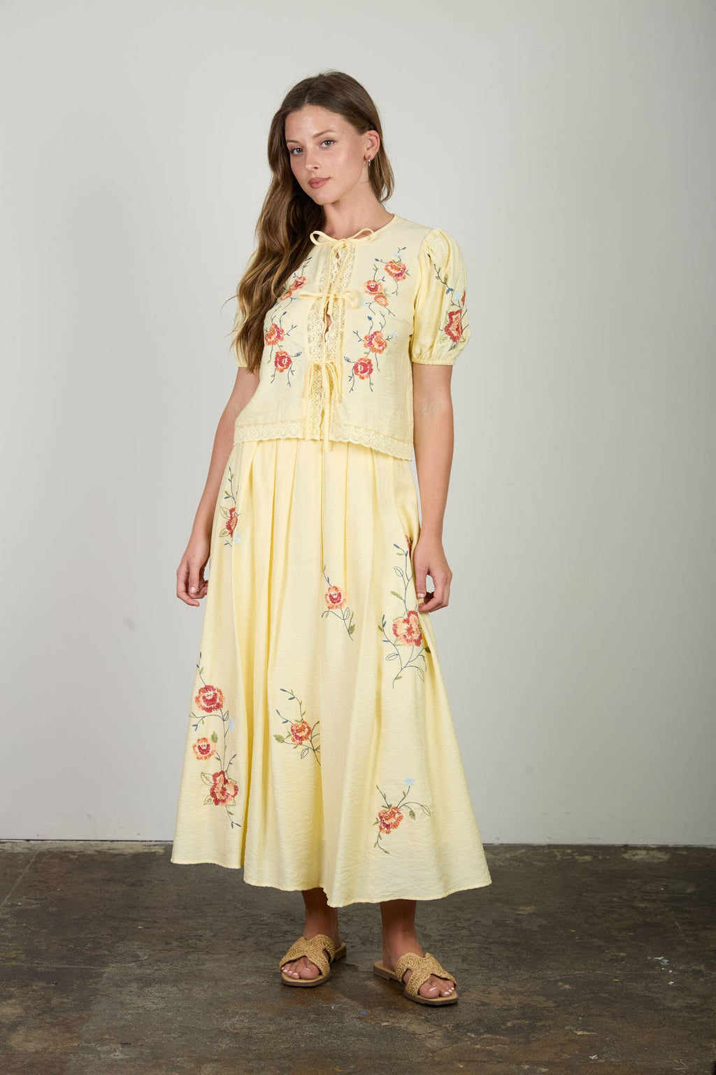 FLORAL EMBROIDERY DETAIL MIDI SKIRT