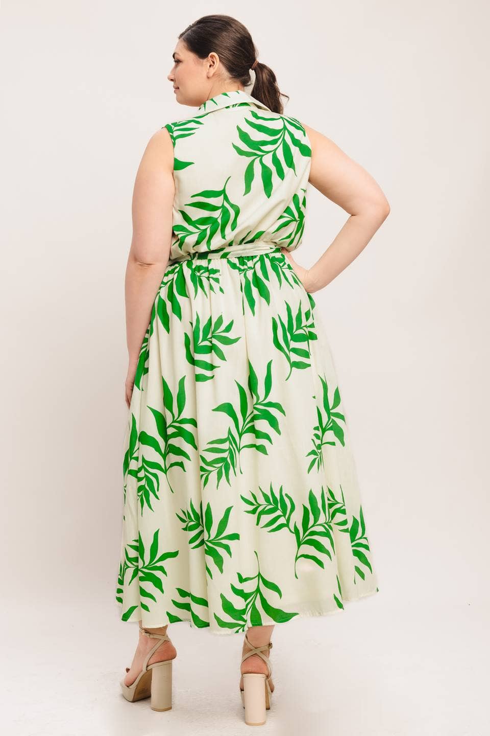 A printed woven midi dress - Plus