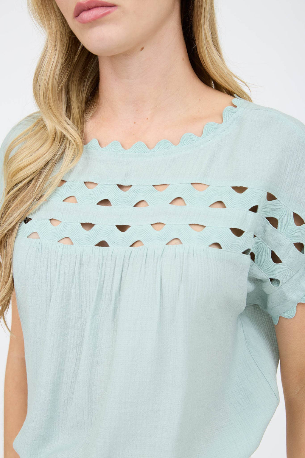 SCALLOP TRIM CUT-OUT SHORT SLEEVE BLOUSE