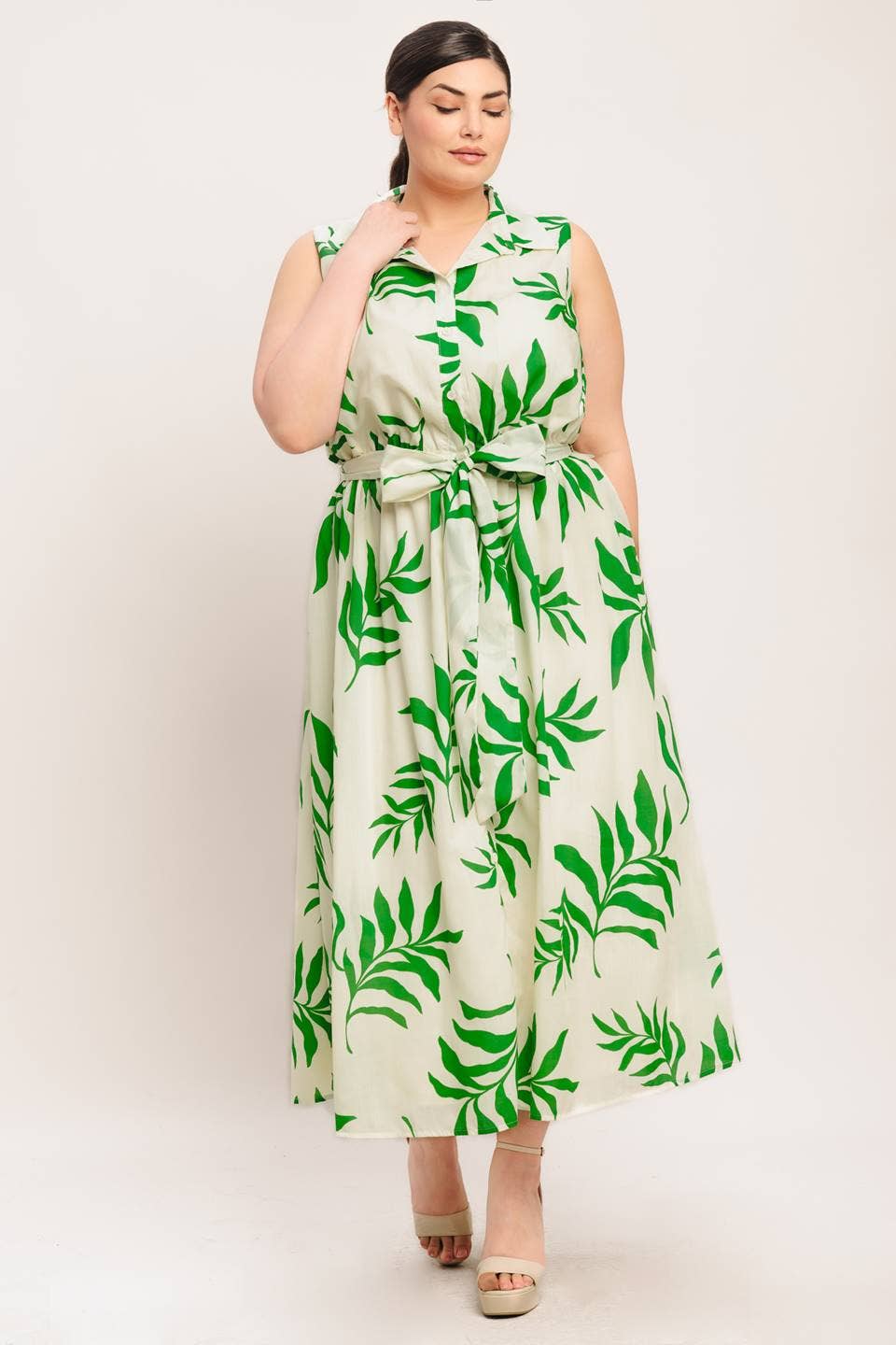 A printed woven midi dress - Plus