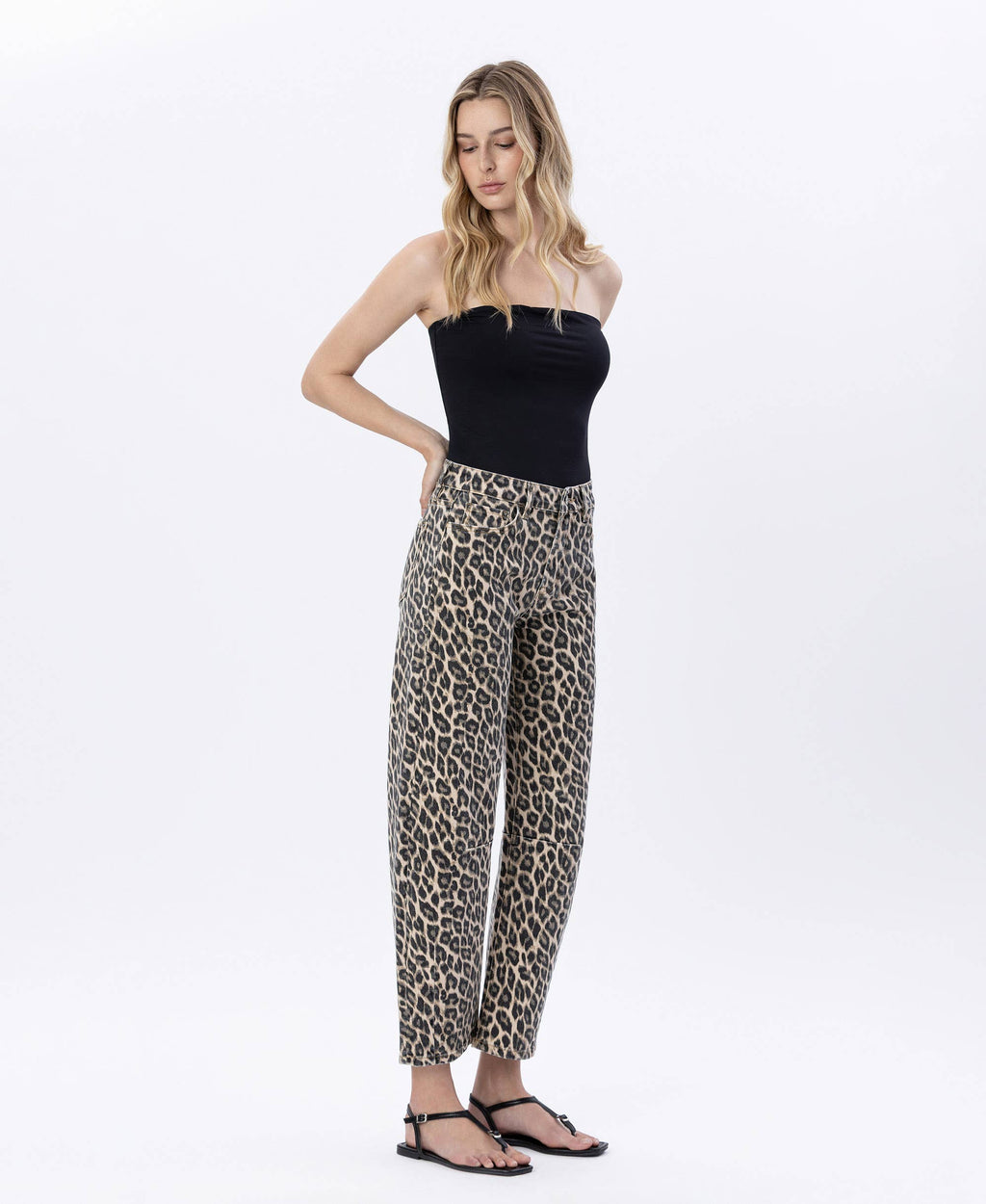HIGH RISE LEOPARD PRINT BARREL JEANS V3704LPD